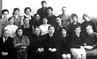 Педагогический  коллектив  Новокемской  средней  школы в 1970-1971 уч. году